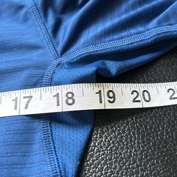 RHONE Mens Sentry Blue Vneck Tshirt Stripe Stretch Short Sleeve Sz M - Picture 10 of 11